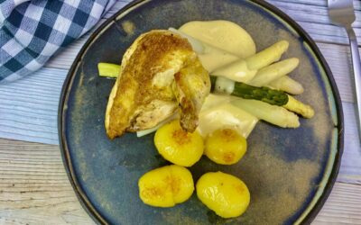 Maishendlbrust mit Spargel & Sauce Hollandaise
